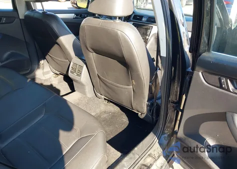 2013 Volkswagen Passat 2.5L Se из США, поврежденный, VIN 1VWBP7A34DC026222